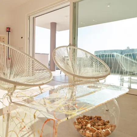 Garda Blue Luxury Apartment
