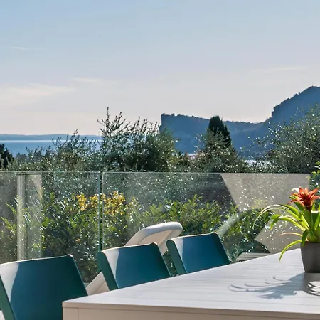 Garda Blue Luxury Apartment